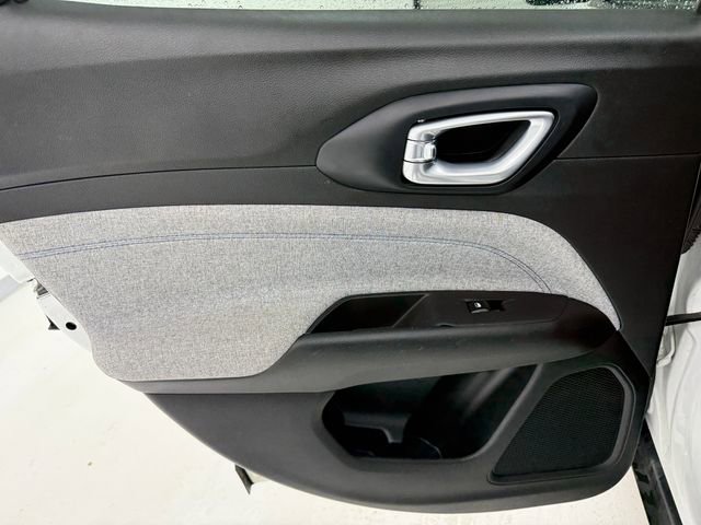 Used 2024 Jeep Compass Latitude image 35