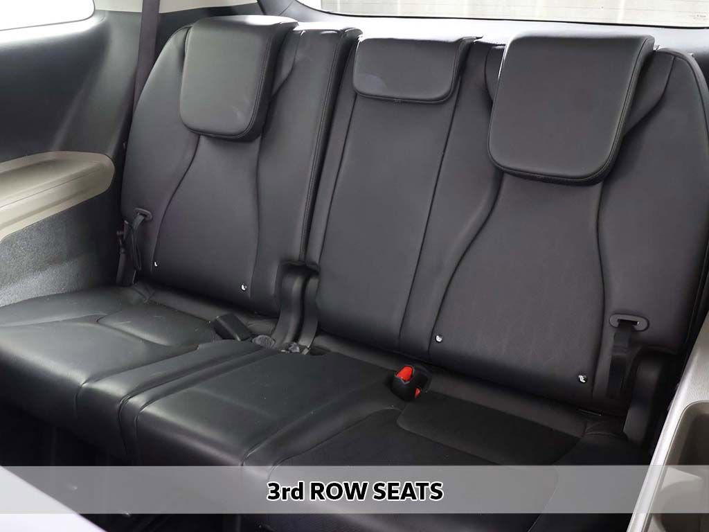 Used 2025 Kia Carnival FWD image 8