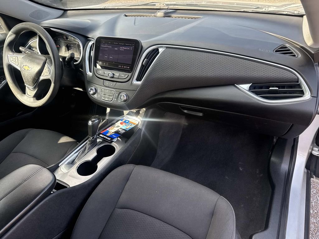 Used 2020 Chevrolet Malibu LT image 14