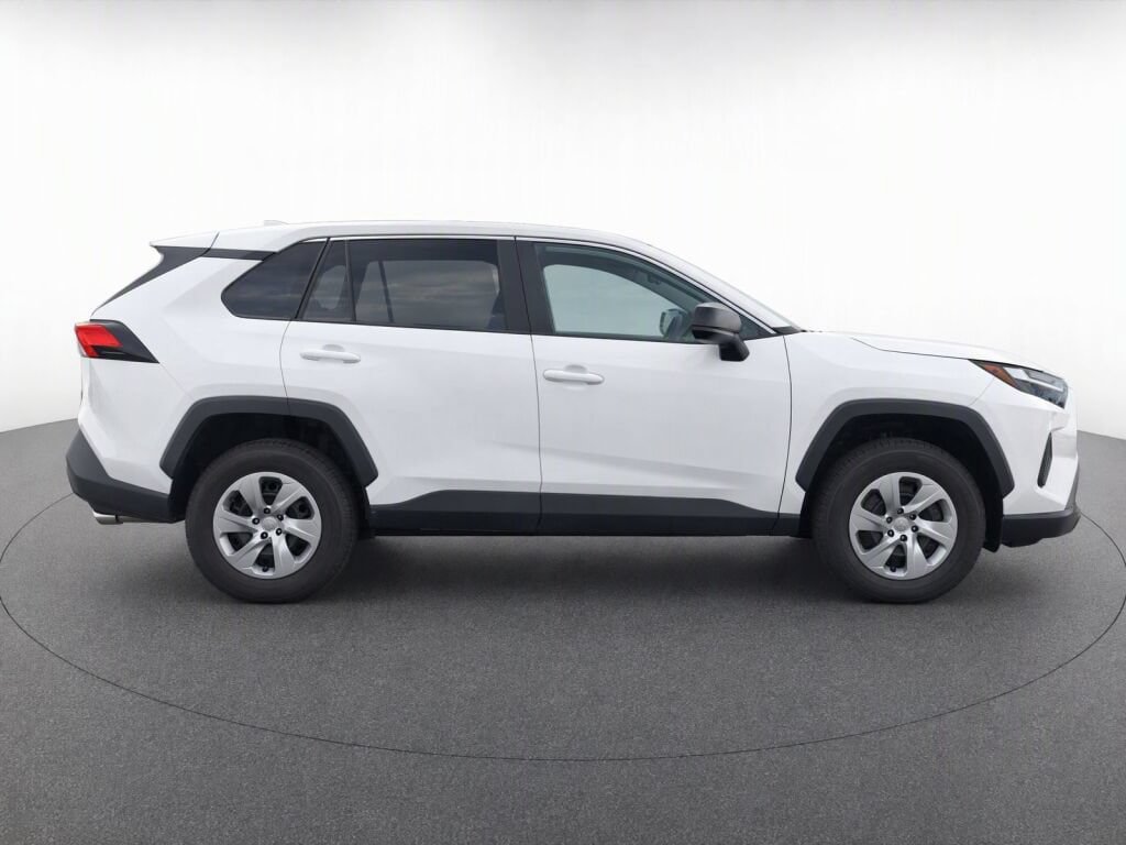Used 2025 Toyota RAV4 LE AWD/4WD image 8