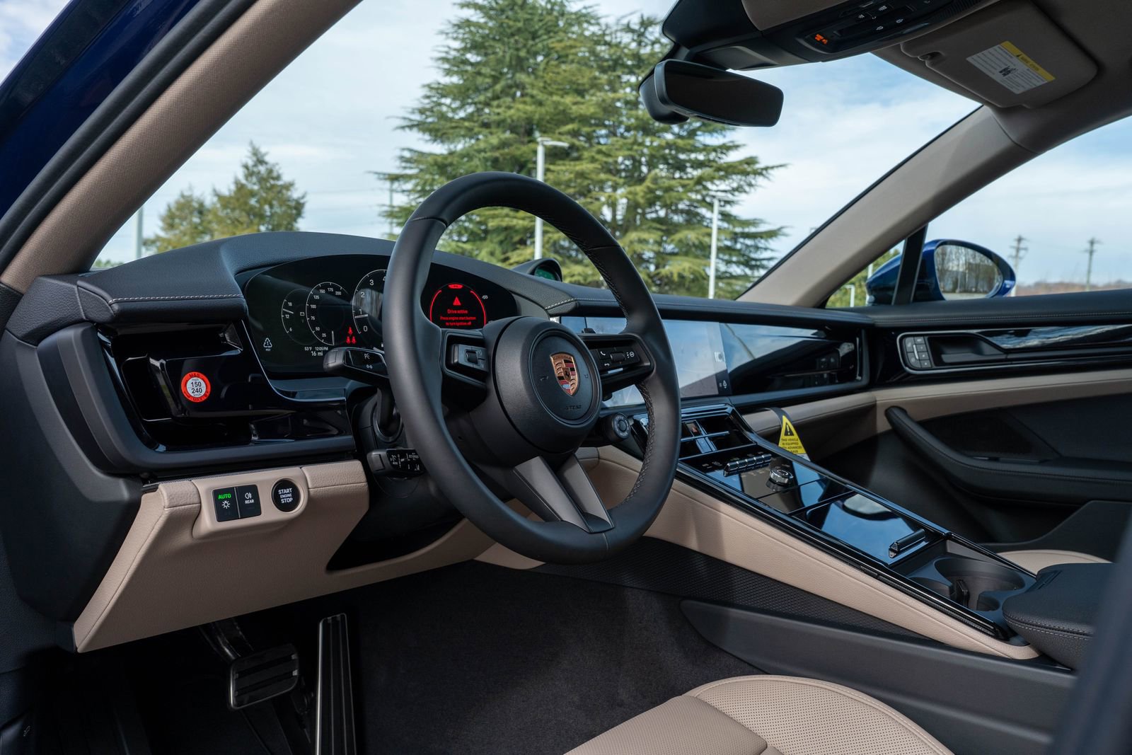Used 2026 Porsche Panamera 4 image 4
