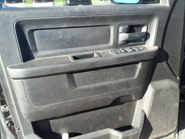 Used 2018 RAM 1500 Express w/ Black Ram 1500 Express Group AWD/4WD image 9