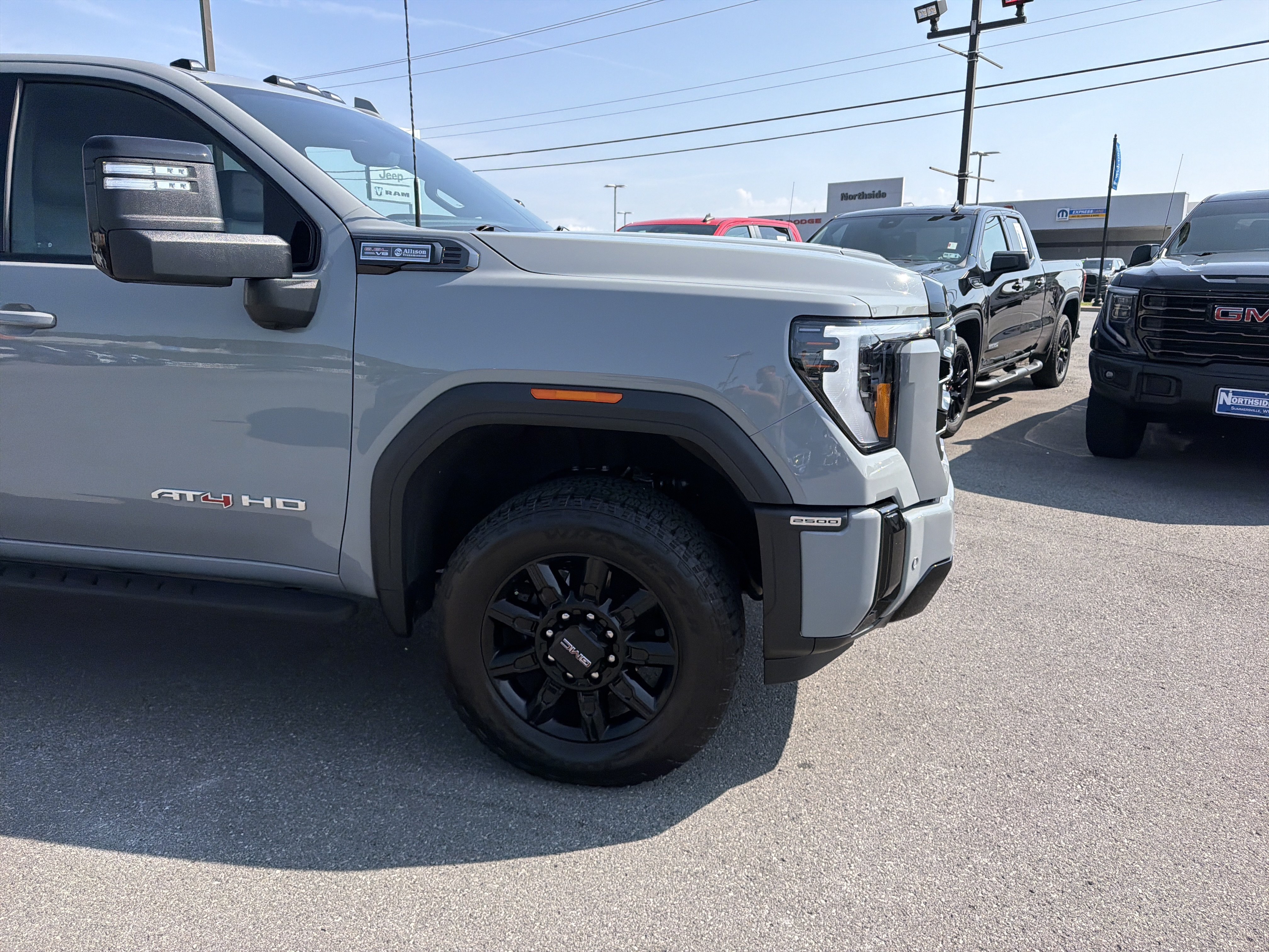 Used 2025 GMC Sierra 2500 AT4 w/ AT4 Premium Plus Package AWD/4WD image 4