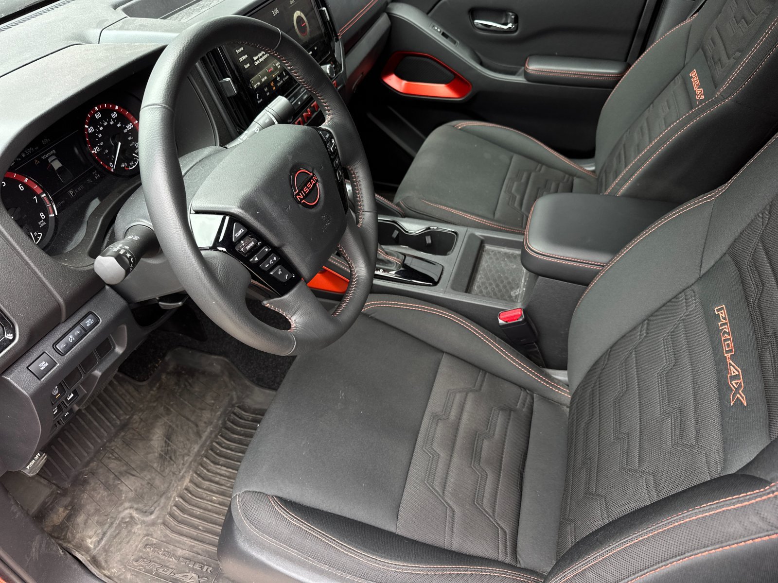 Used 2025 Nissan Frontier PRO-4X w/ Interior Protection Package AWD/4WD image 10