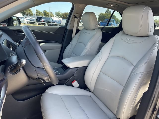 Used 2023 Cadillac XT4 Luxury w/ Cold Weather Package FWD image 25