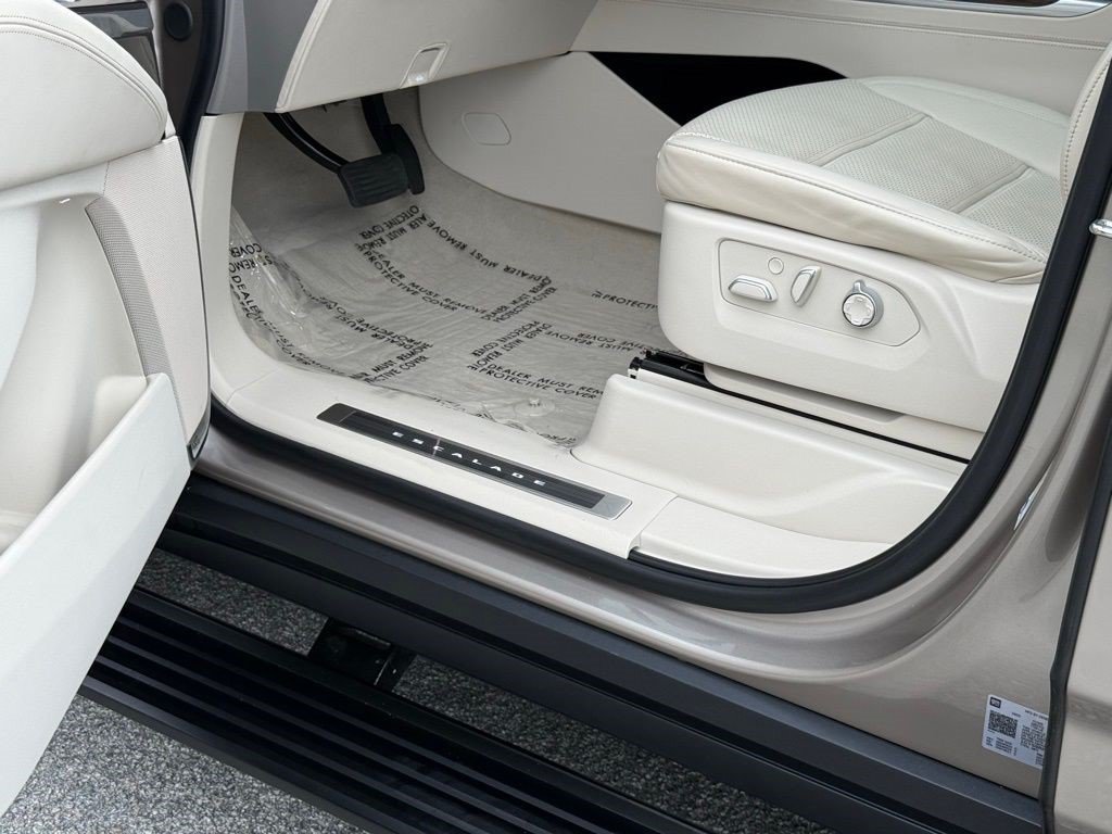 Certified 2025 Cadillac Escalade ESV Sport Platinum w/ LPO, ONYX Package AWD/4WD image 27