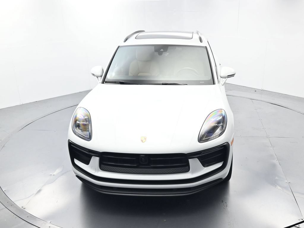 Certified 2023 Porsche Macan AWD/4WD image 39