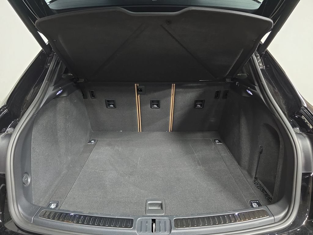 Certified 2023 Porsche Macan AWD/4WD image 25