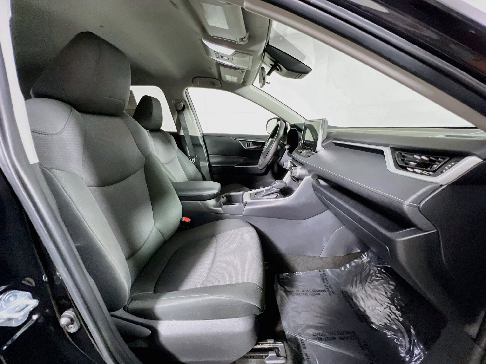 Used 2025 Toyota RAV4 XLE FWD image 30