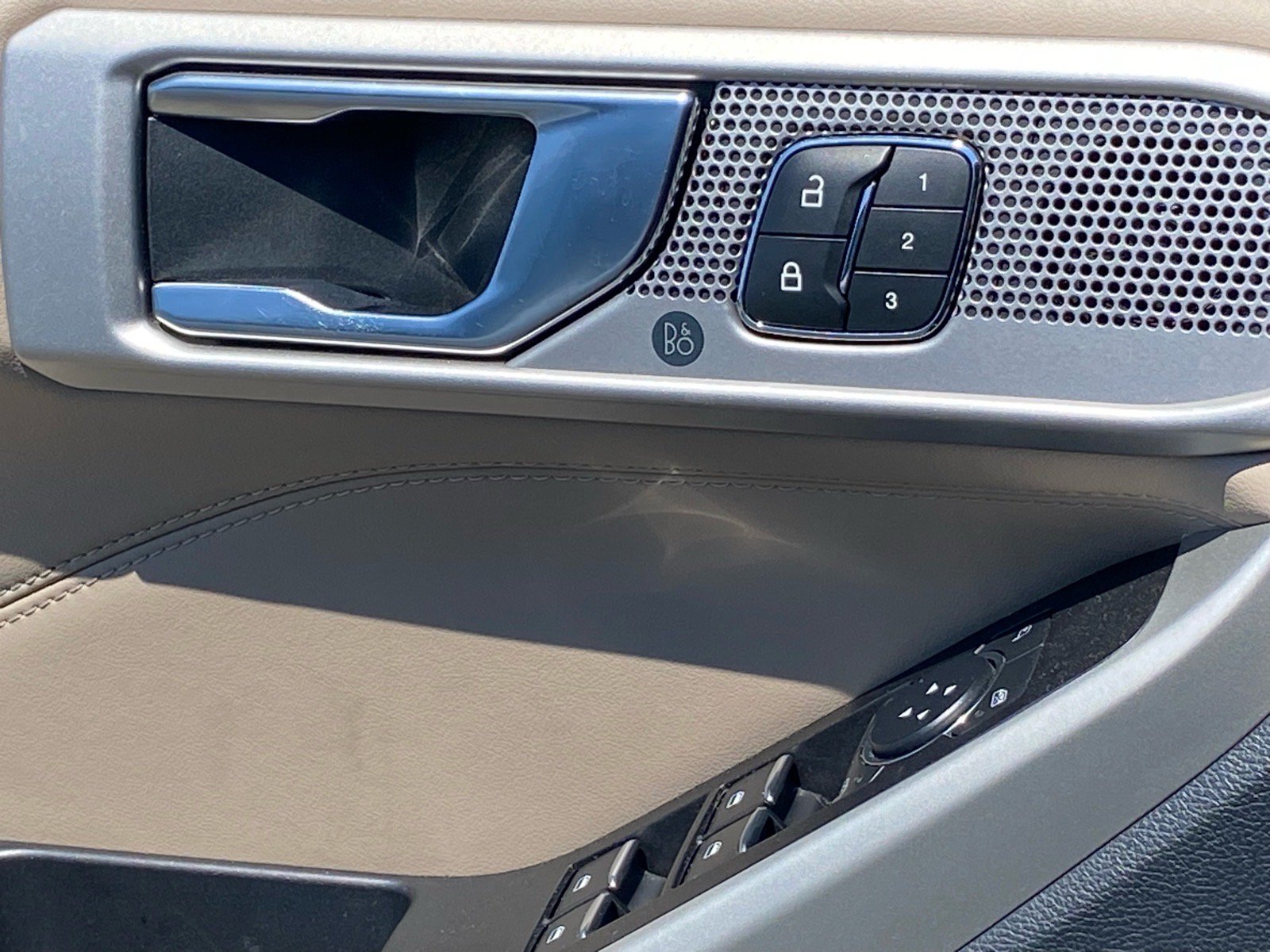Certified 2020 Ford Explorer Limited RWD image 19