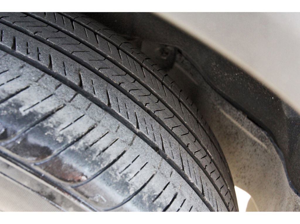 Used 2022 Toyota Highlander L image 32