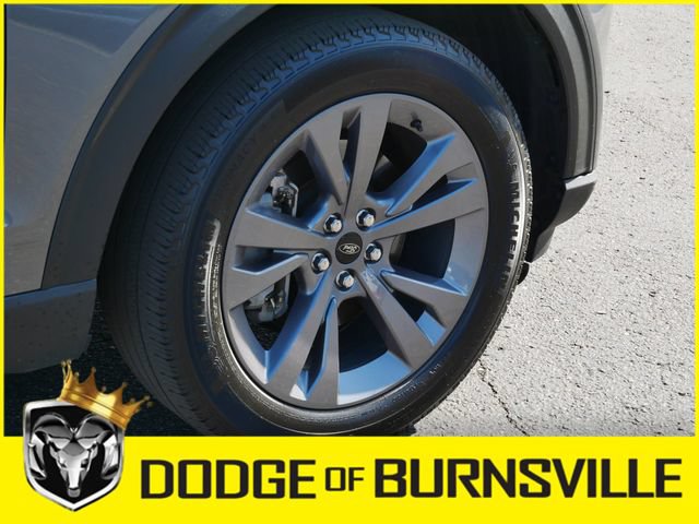 Used 2024 Ford Explorer XLT w/ Equipment Group 202A AWD/4WD image 11