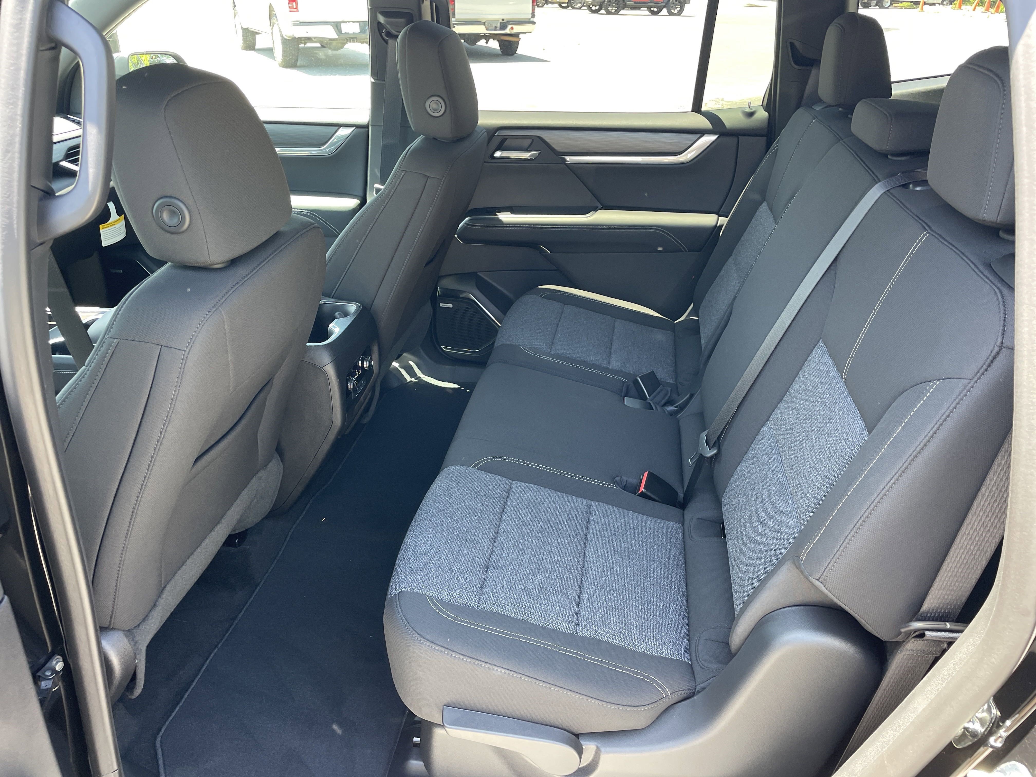 New 2025 GMC Acadia Elevation image 17