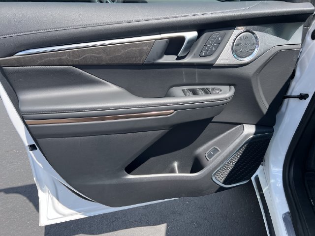Certified 2025 Buick Enclave Avenir w/ Super Cruise Package FWD image 18