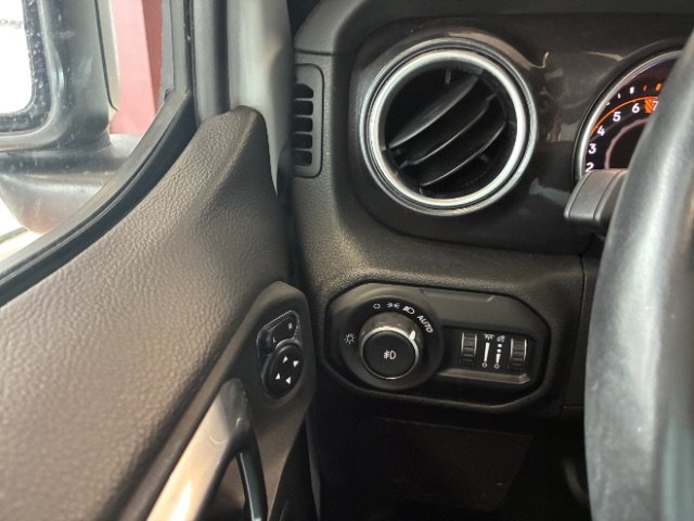 Used 2021 Jeep Wrangler Unlimited Sahara AWD/4WD image 14