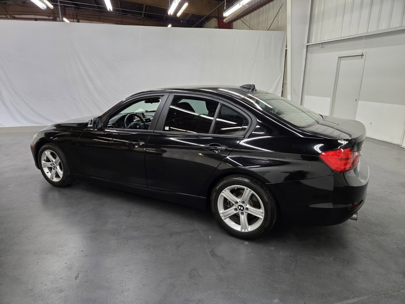 Used 2015 BMW 320i xDrive Sedan image 3