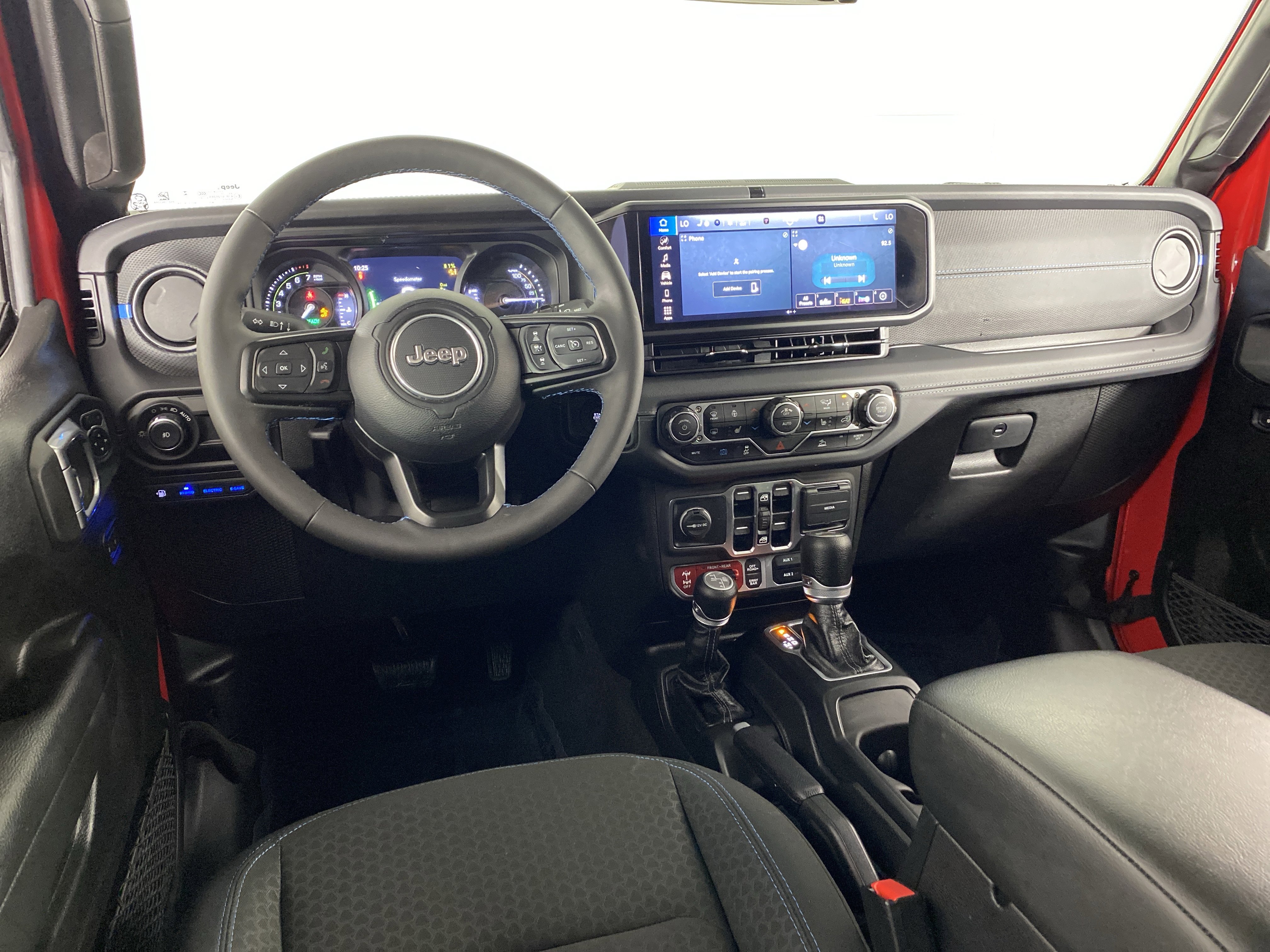 Used 2025 Jeep Wrangler Unlimited Rubicon 4xe w/ Convenience Group AWD/4WD image 18