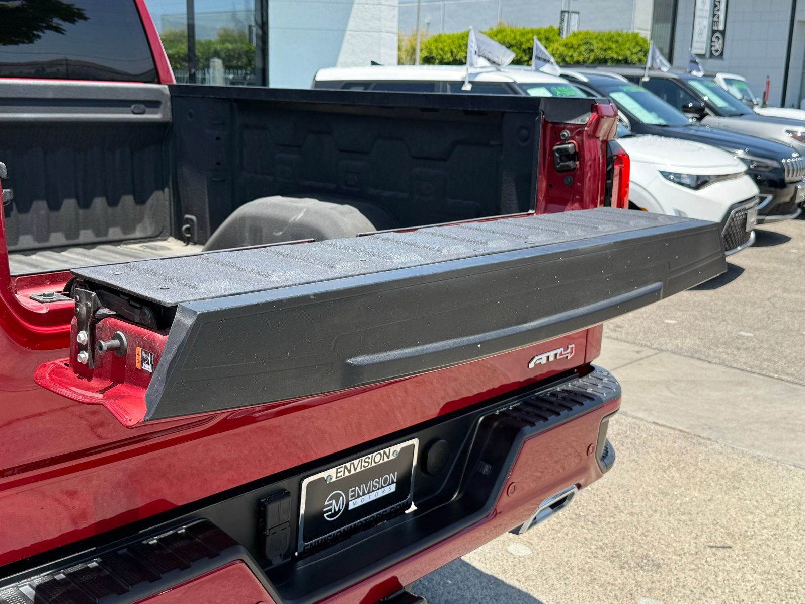 Used 2025 GMC Sierra 1500 AT4 w/ Technology Package AWD/4WD image 16