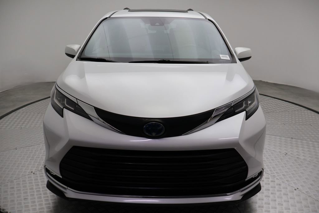 Used 2022 Toyota Sienna XLE FWD image 5