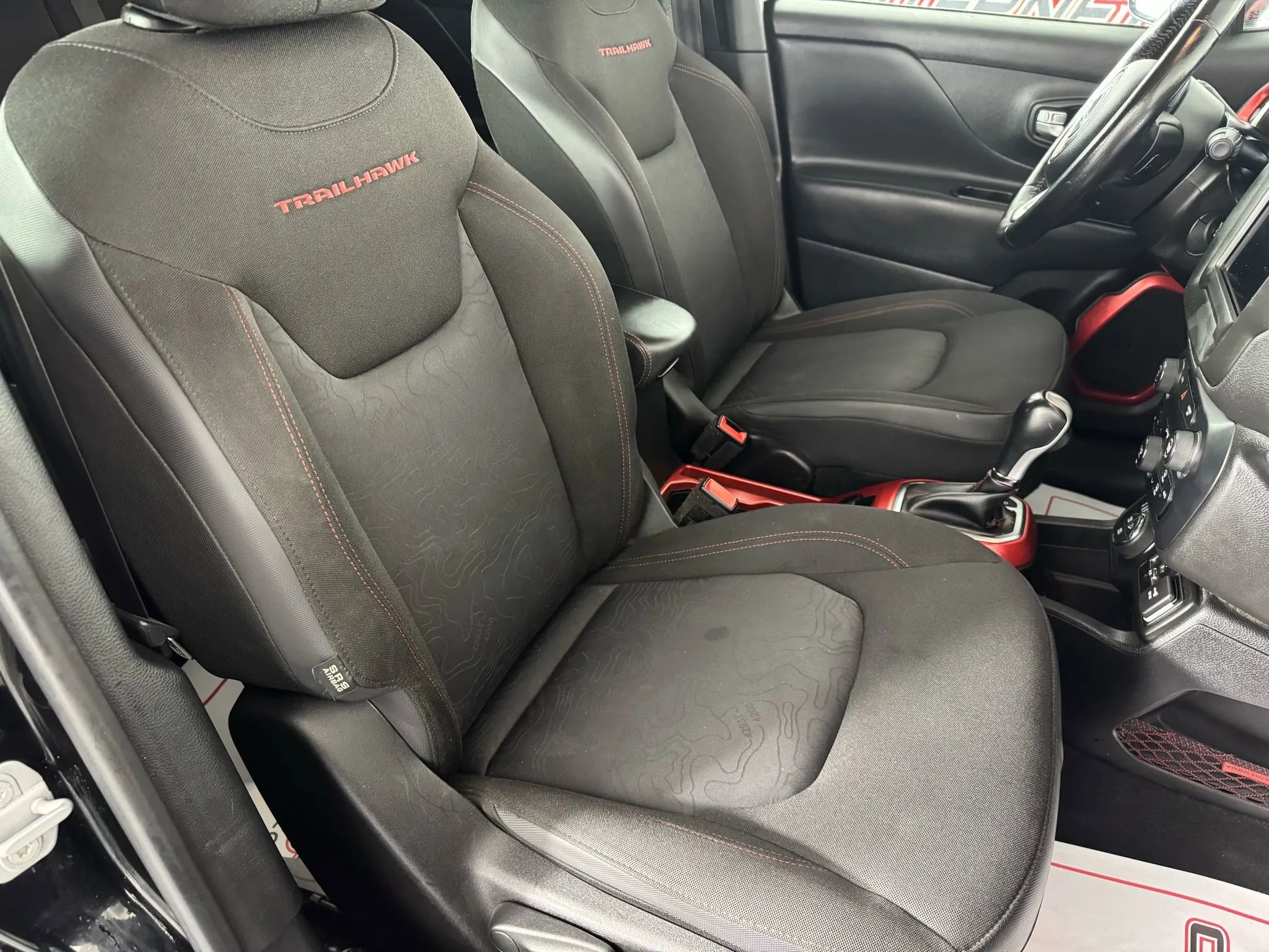 Used 2018 Jeep Renegade Trailhawk w/ Cold Weather Group II AWD/4WD image 34