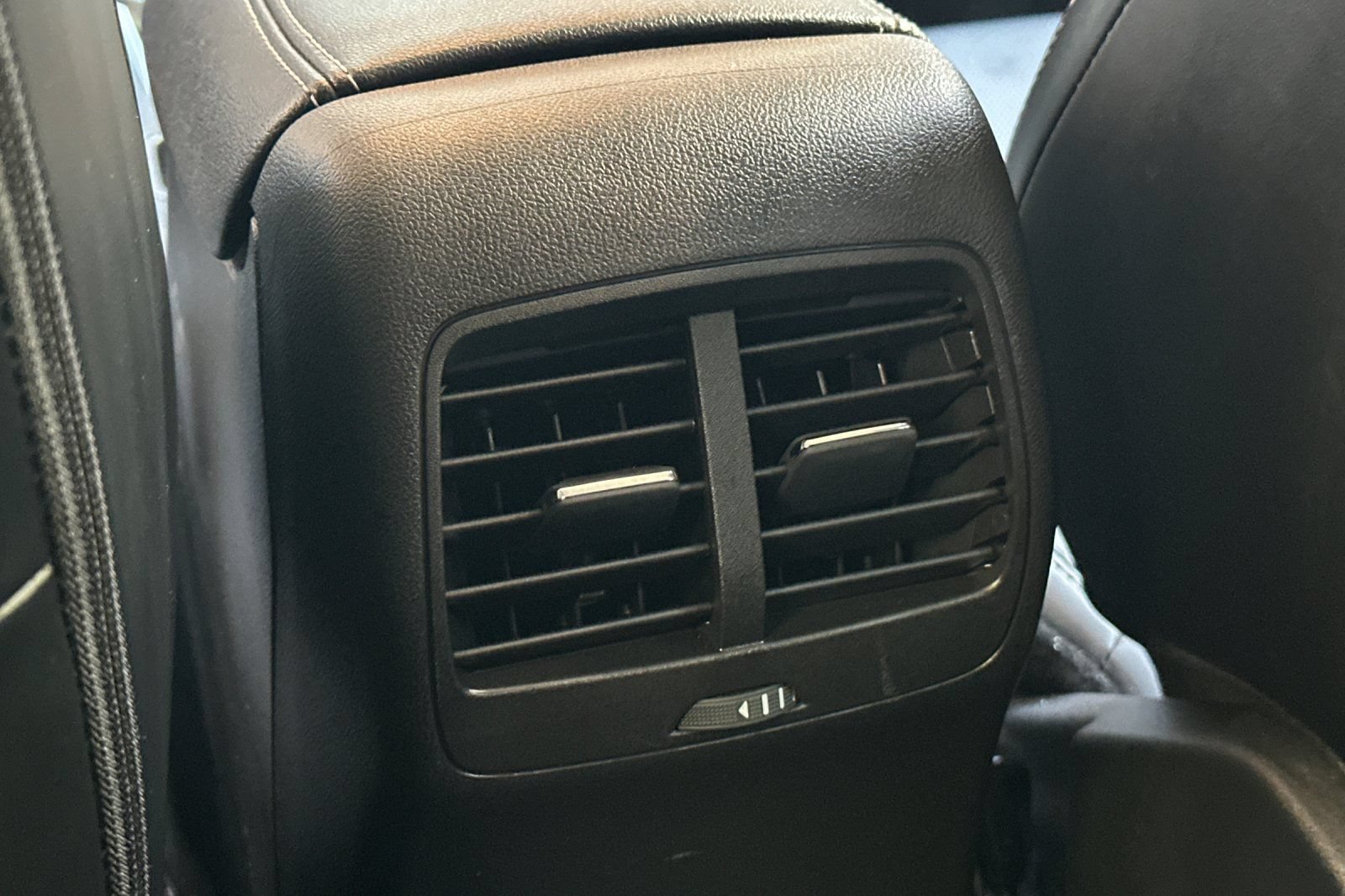 Used 2025 Ford Escape Platinum AWD/4WD image 17