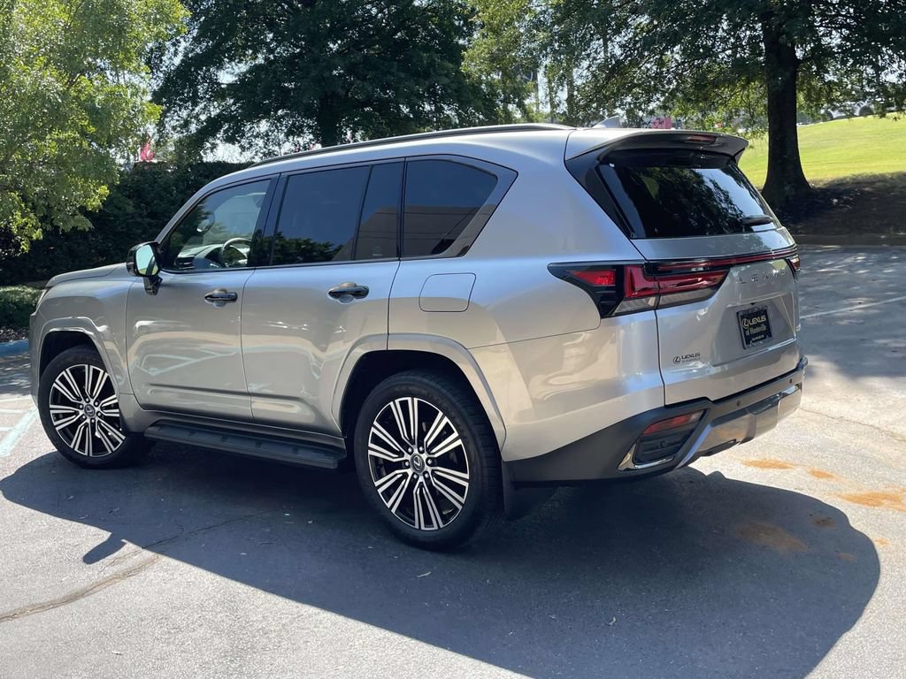 Used 2024 Lexus LX 600 4WD w/ Luxury Package image 4