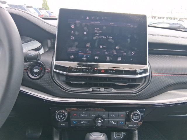 Used 2025 Jeep Compass Trailhawk AWD/4WD image 22