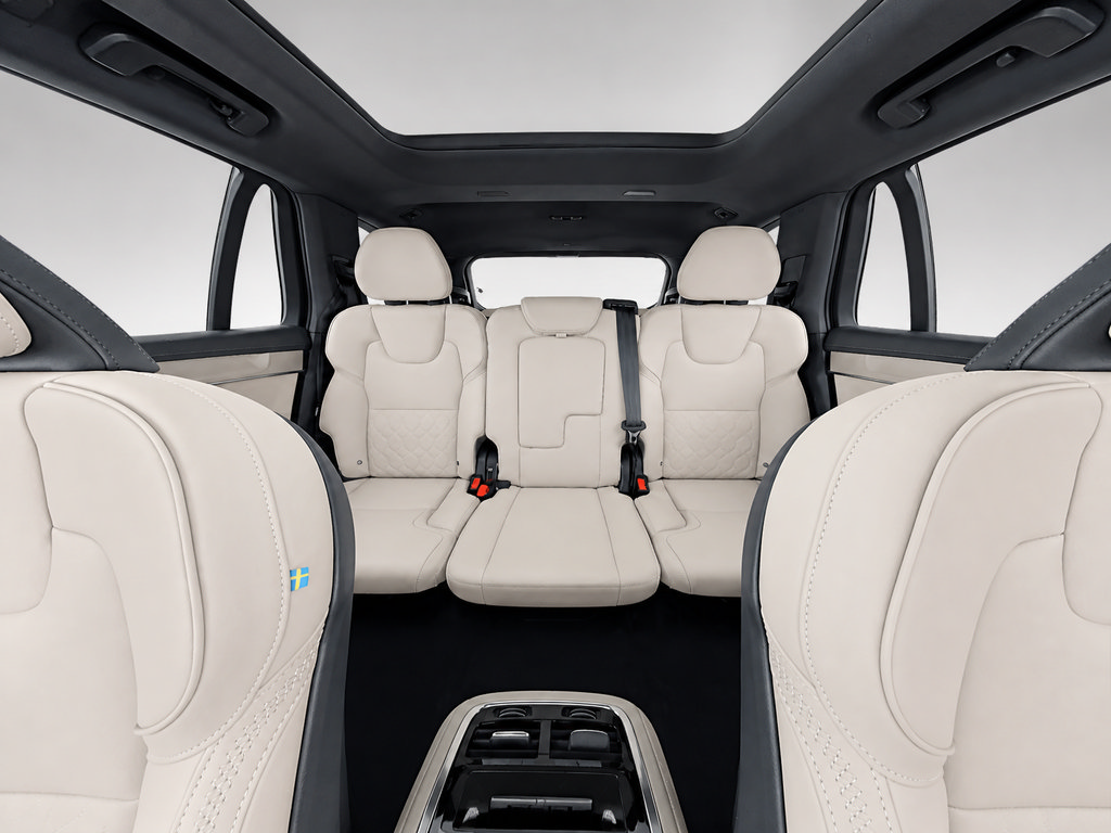 Certified 2026 Volvo XC90 B5 Core AWD/4WD image 18