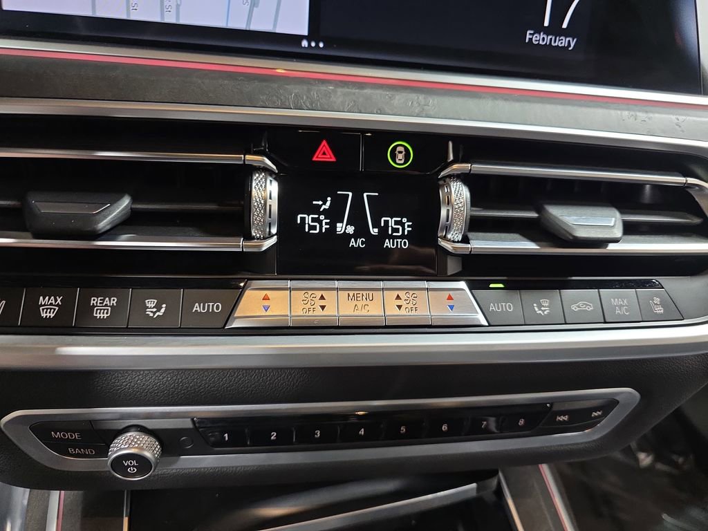 Used 2022 BMW X7 M50i w/ Dynamic Handling Package image 21