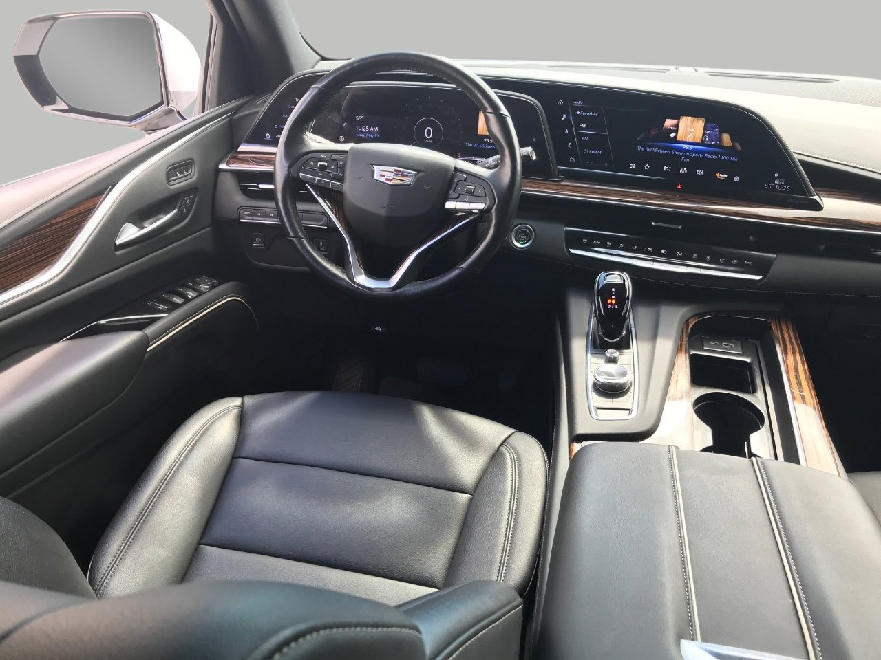 Used 2022 Cadillac Escalade Luxury AWD/4WD image 5