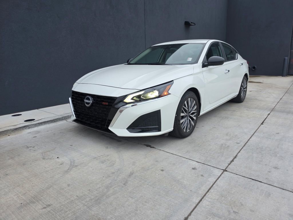 Used 2025 Nissan Altima 2.5 SV image 1