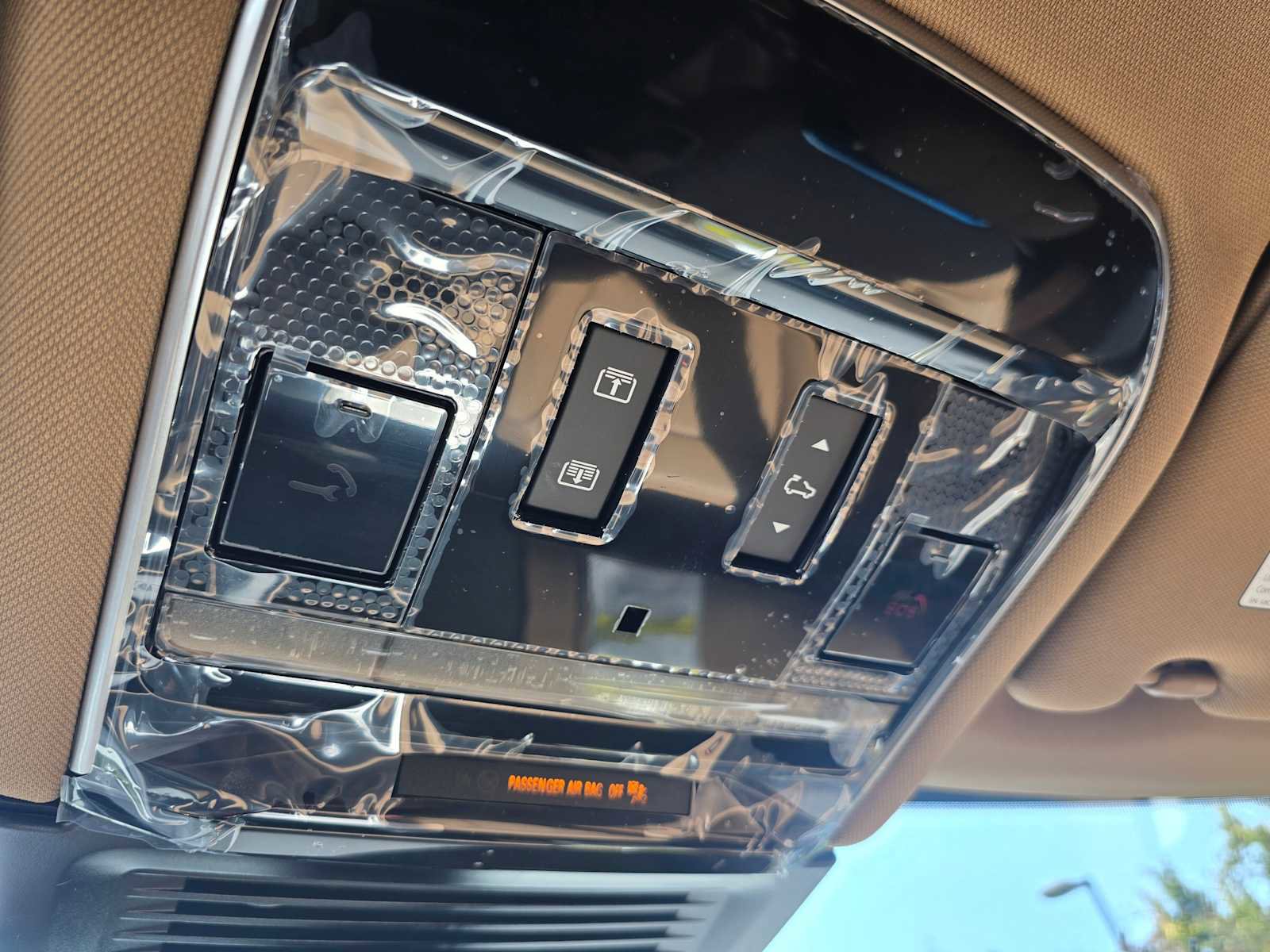 New 2025 Land Rover Range Rover Long Wheelbase SE image 34