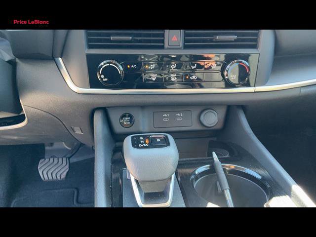 Used 2025 Nissan Rogue S image 14