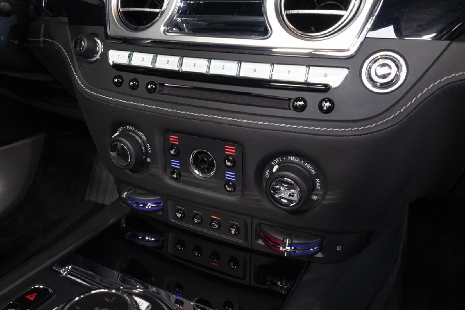 Used 2019 Rolls-Royce Dawn RWD image 57