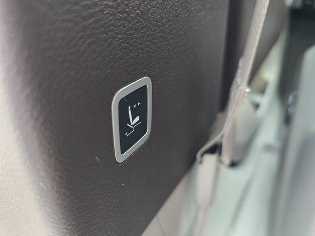 Used 2021 Chrysler Pacifica Touring image 35