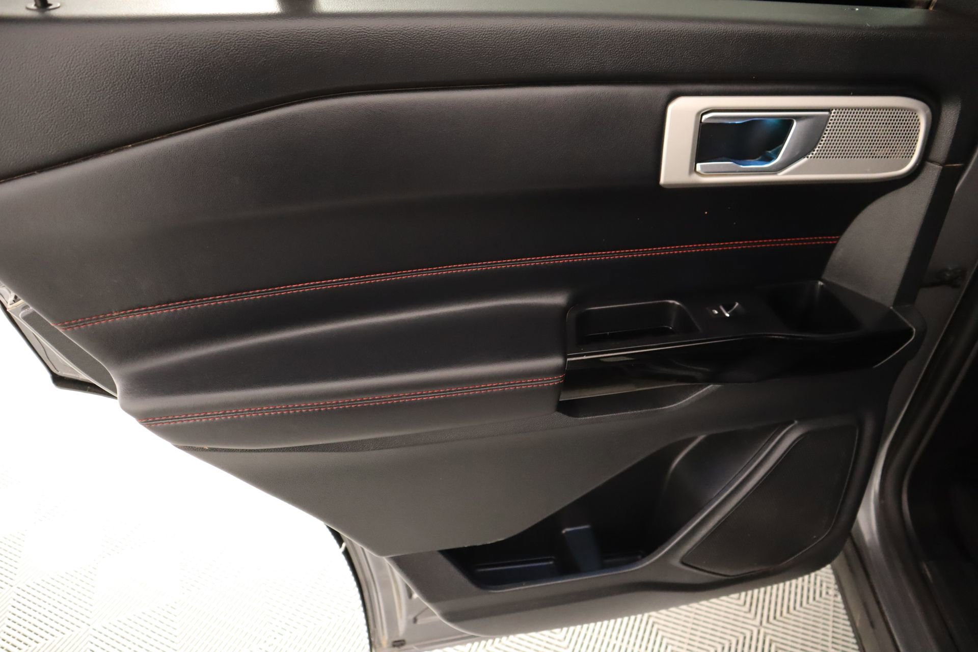 Used 2022 Ford Explorer ST-Line image 18