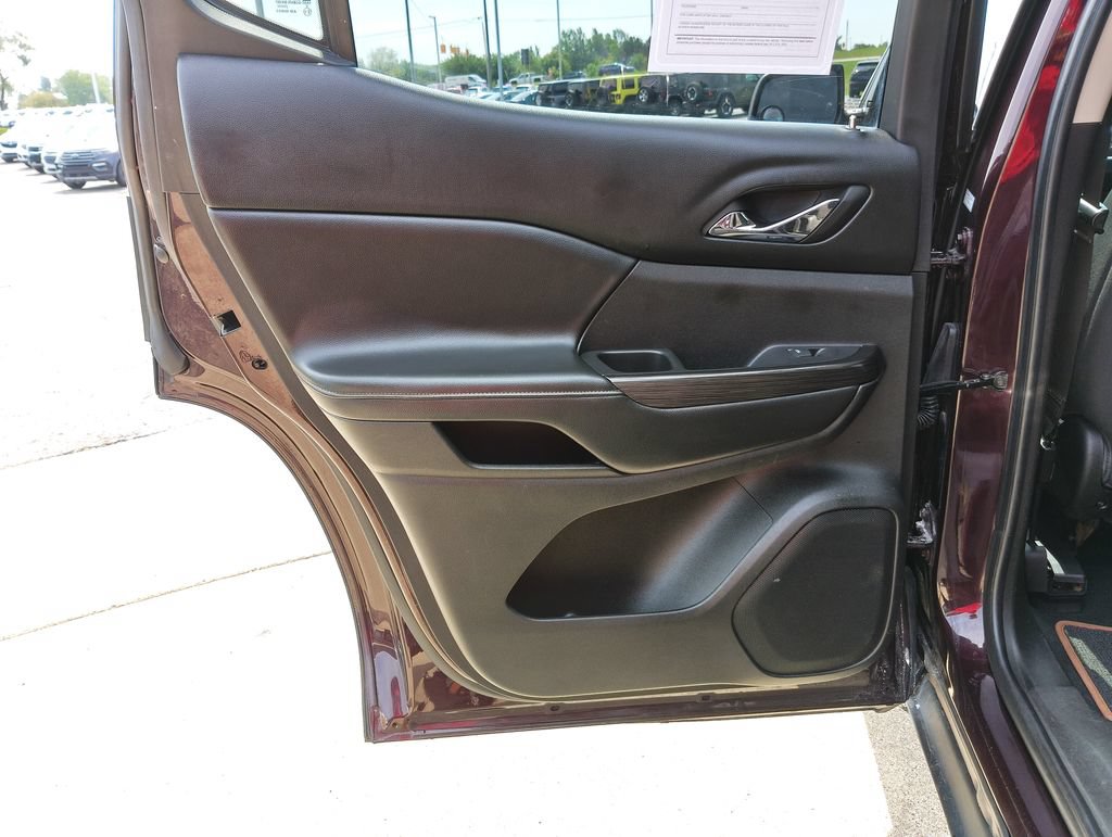 Used 2018 GMC Acadia SLE w/ Driver Alert Package I AWD/4WD image 11