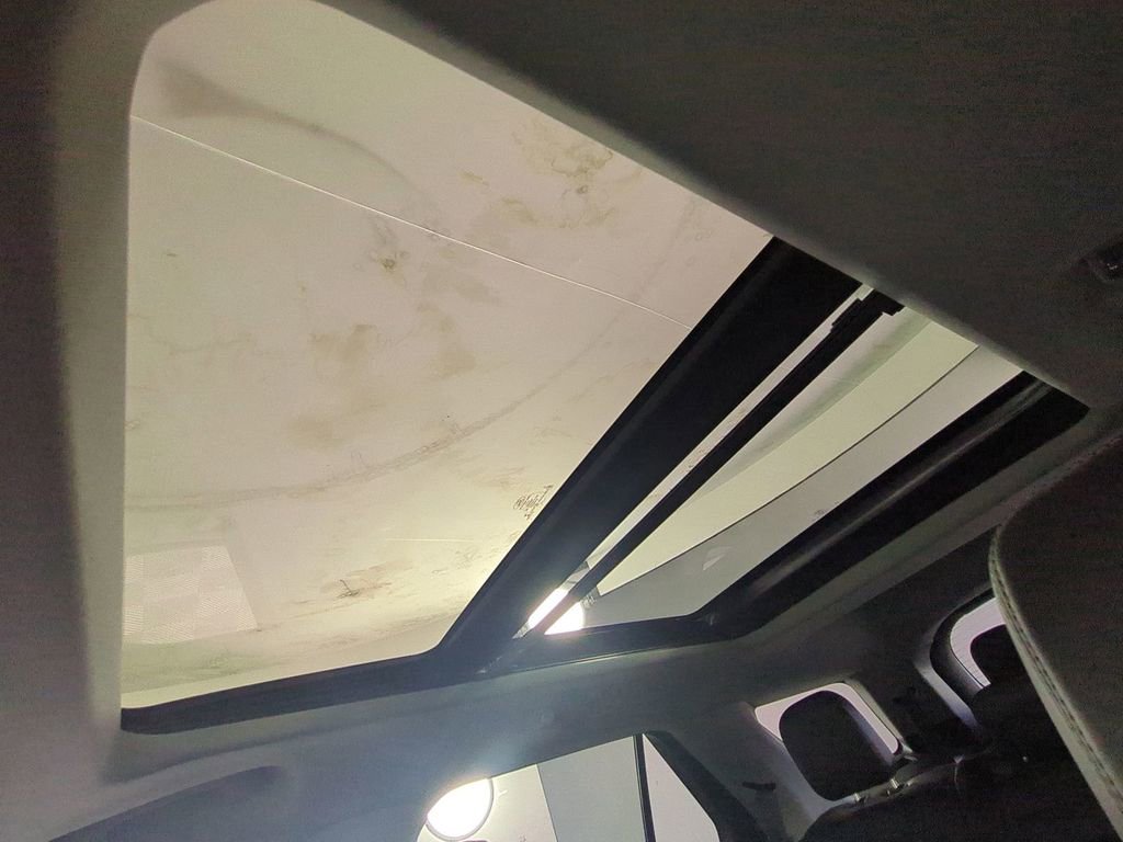 Used 2022 Ford Explorer XLT w/ Equipment Group 202A image 25