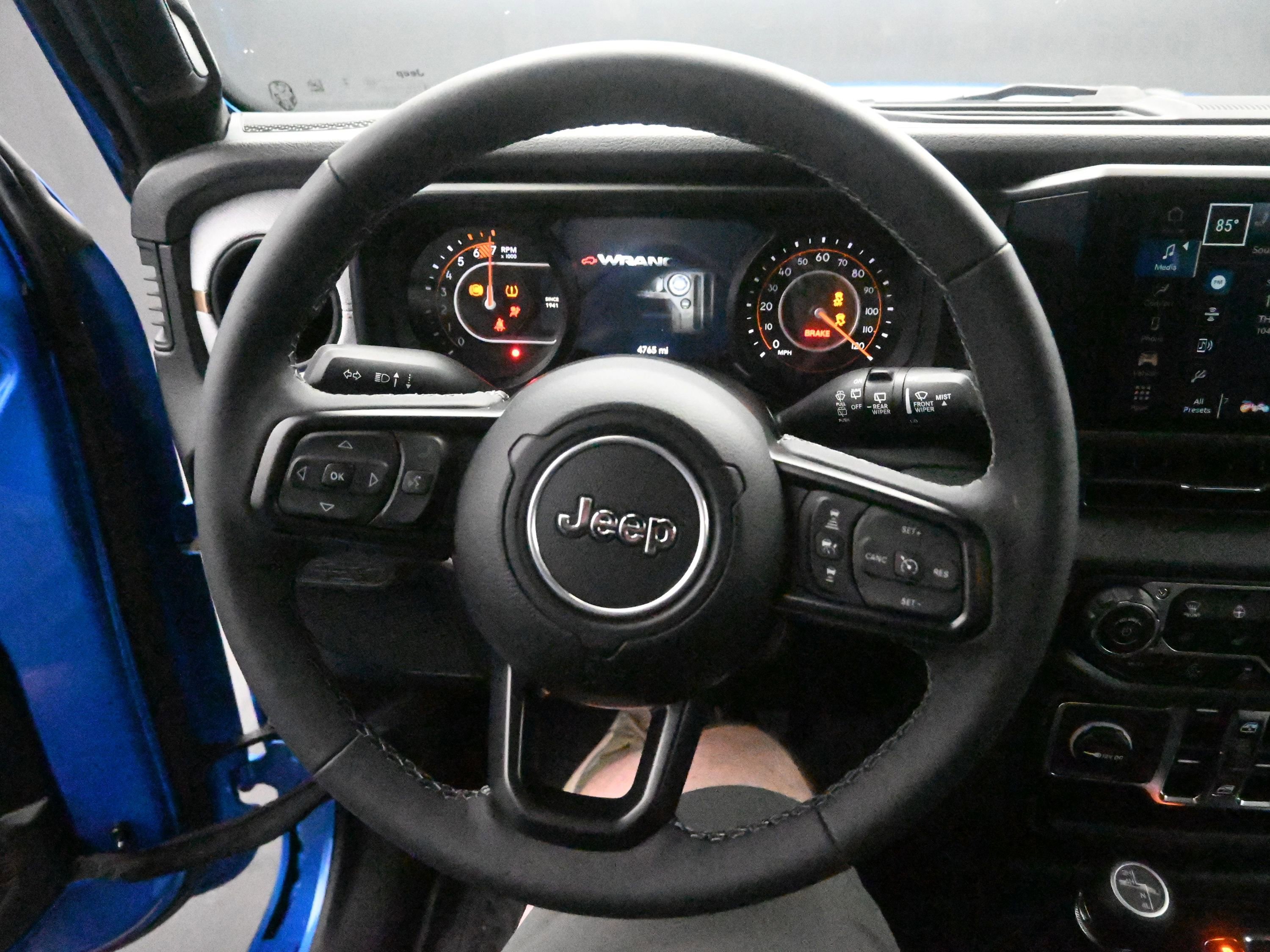 Used 2025 Jeep Wrangler Sport S image 16