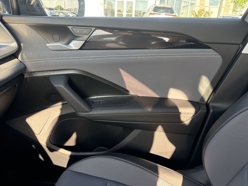 New 2026 Volkswagen Tiguan SE FWD image 24