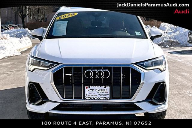 Used 2025 Audi Q3 2.0T Premium w/ Convenience Package image 3