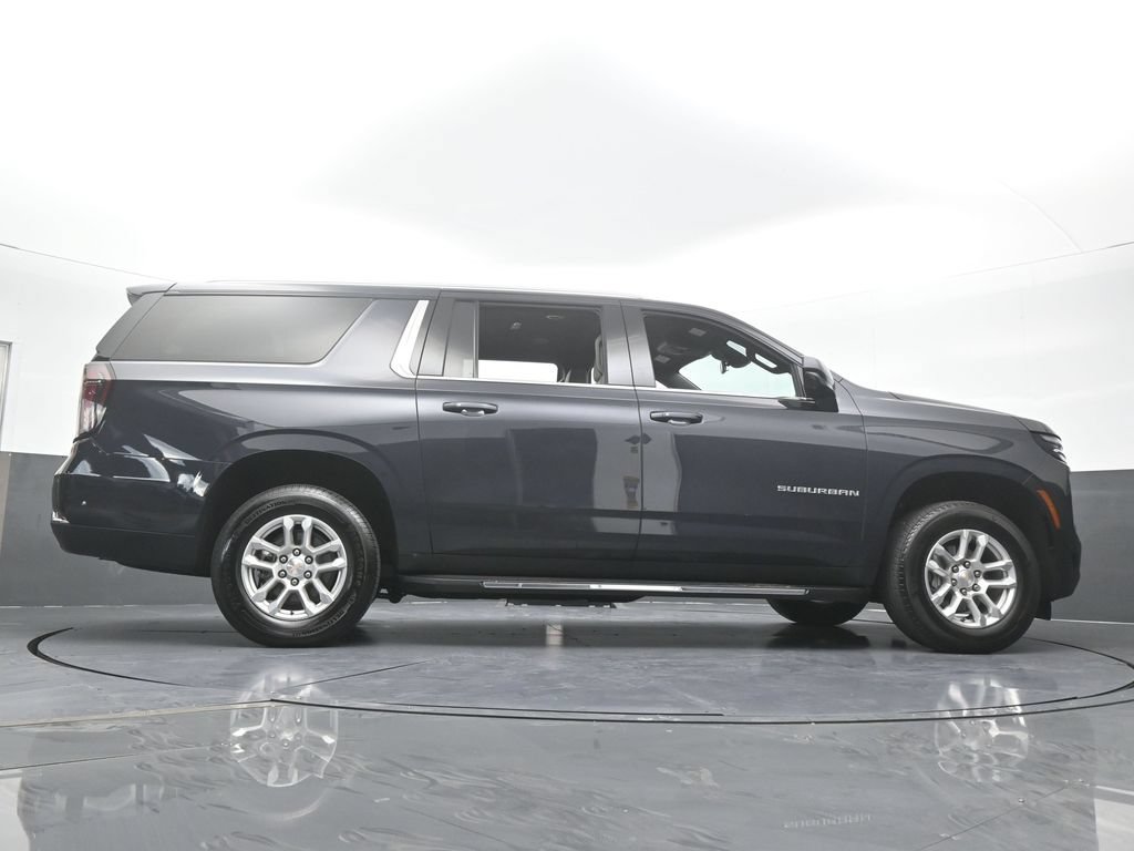 Used 2025 Chevrolet Suburban LT RWD image 75