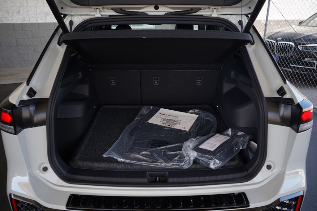 New 2026 Volkswagen Tiguan SE R-Line FWD image 11