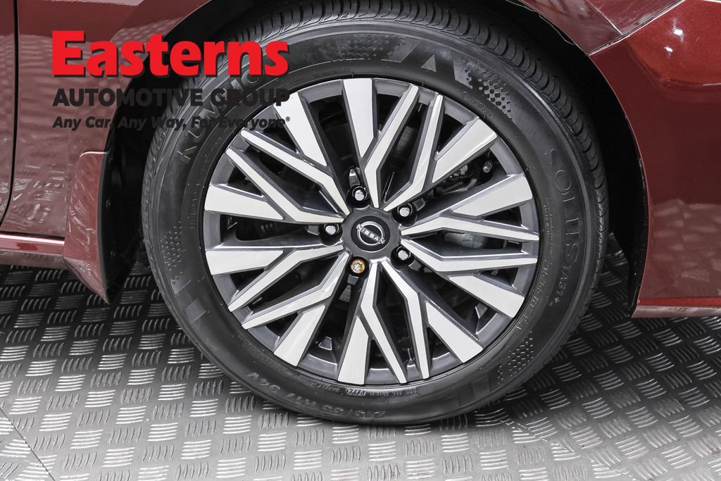 Used 2024 Nissan Altima 2.5 SV w/ SV Premium Package AWD/4WD image 32