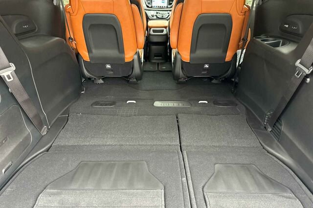 New 2026 Chrysler Pacifica Pinnacle image 14