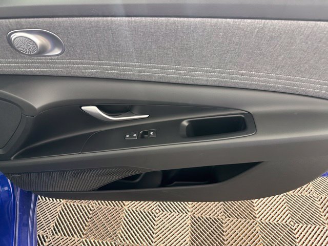 Certified 2025 Hyundai Elantra Limited FWD image 25