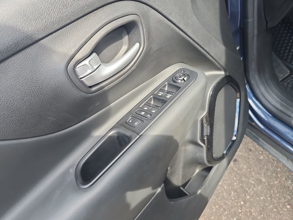Used 2023 Jeep Renegade Altitude AWD/4WD image 13