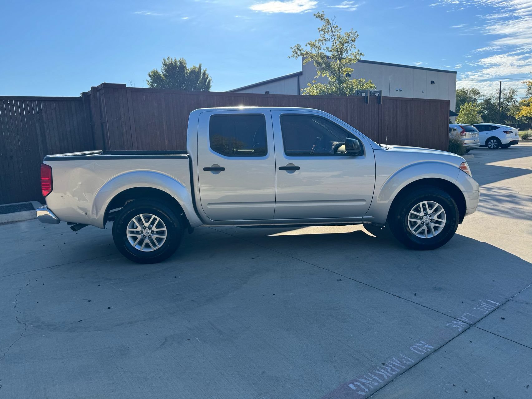 Used 2019 Nissan Frontier SV RWD image 2