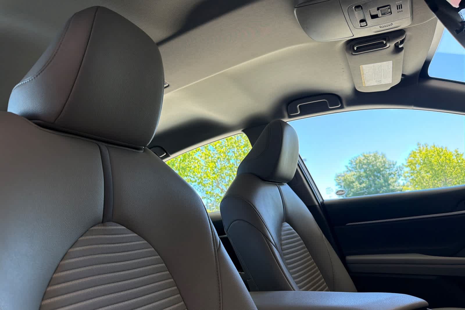 Used 2019 Toyota Camry SE FWD image 16