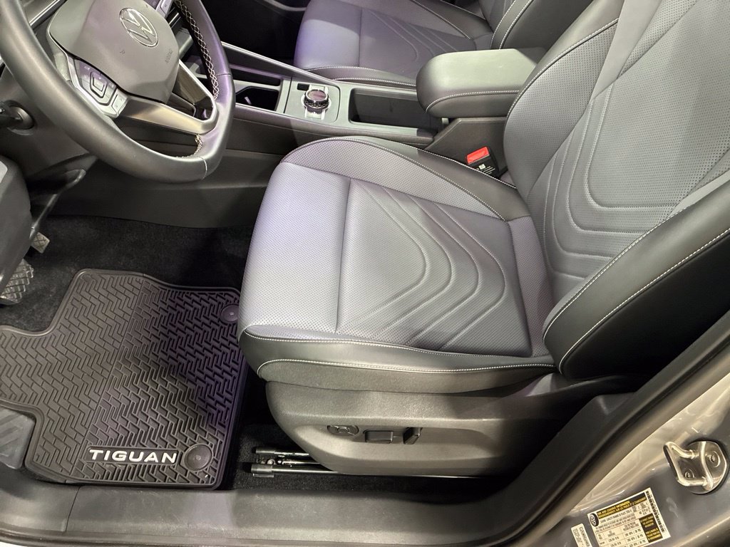 Used 2026 Volkswagen Tiguan SE w/ Panoramic Sunroof Package AWD/4WD image 13
